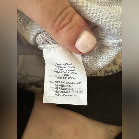 Pale blue / periwinkle 3/4 sleeved crewneck sweater from JCrew - Picture 5 of 6